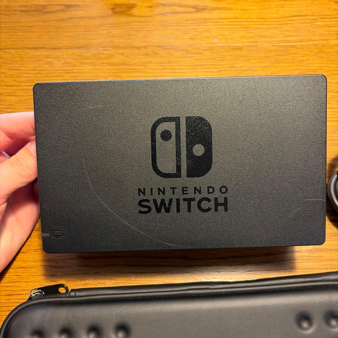Nintendo Switch 本体 + Joy-Conコントローラー＋ケース付