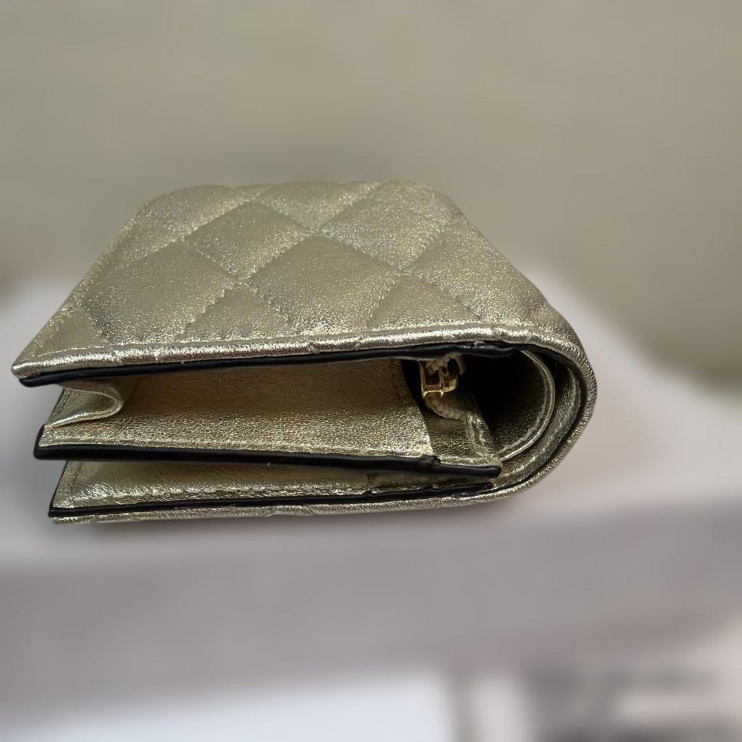 未使用品　jimmy choo 二つ折り財布　ゴールド