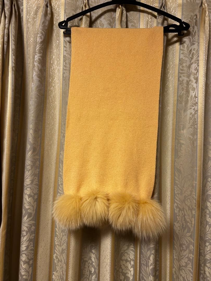 FOXYファー付きクリーム色ロングマフラー