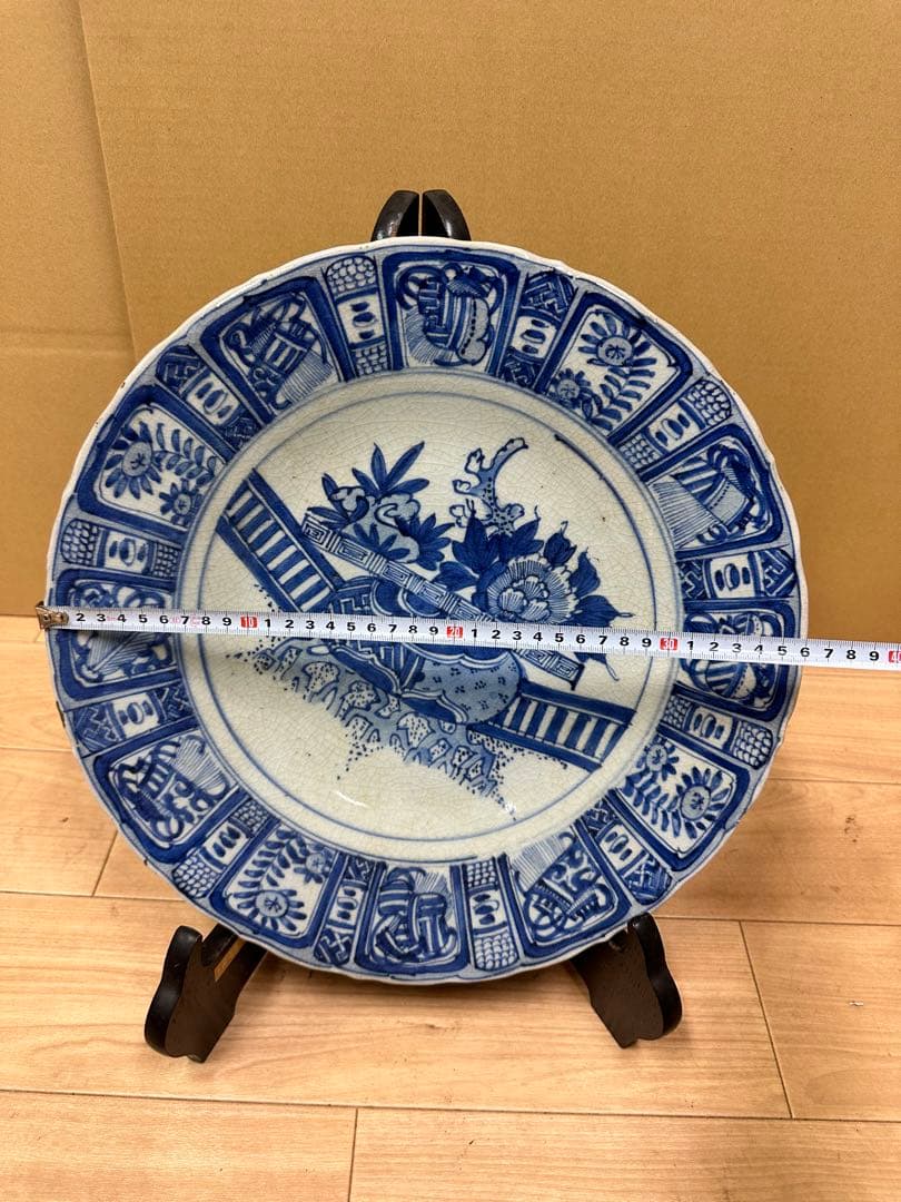 青い花柄の陶器皿　 美術品　伊万里焼　染付　皿立て付いてません