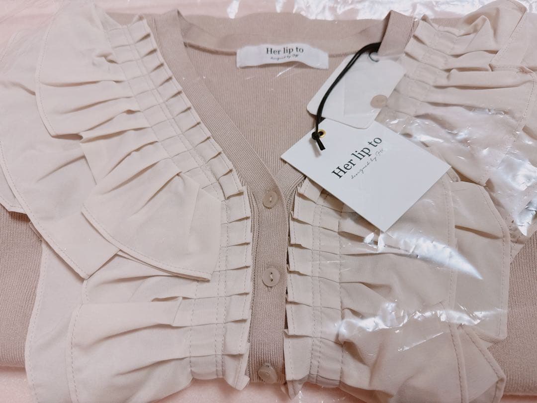 新品タグ付きRuffle Pleated Knit Cardigan