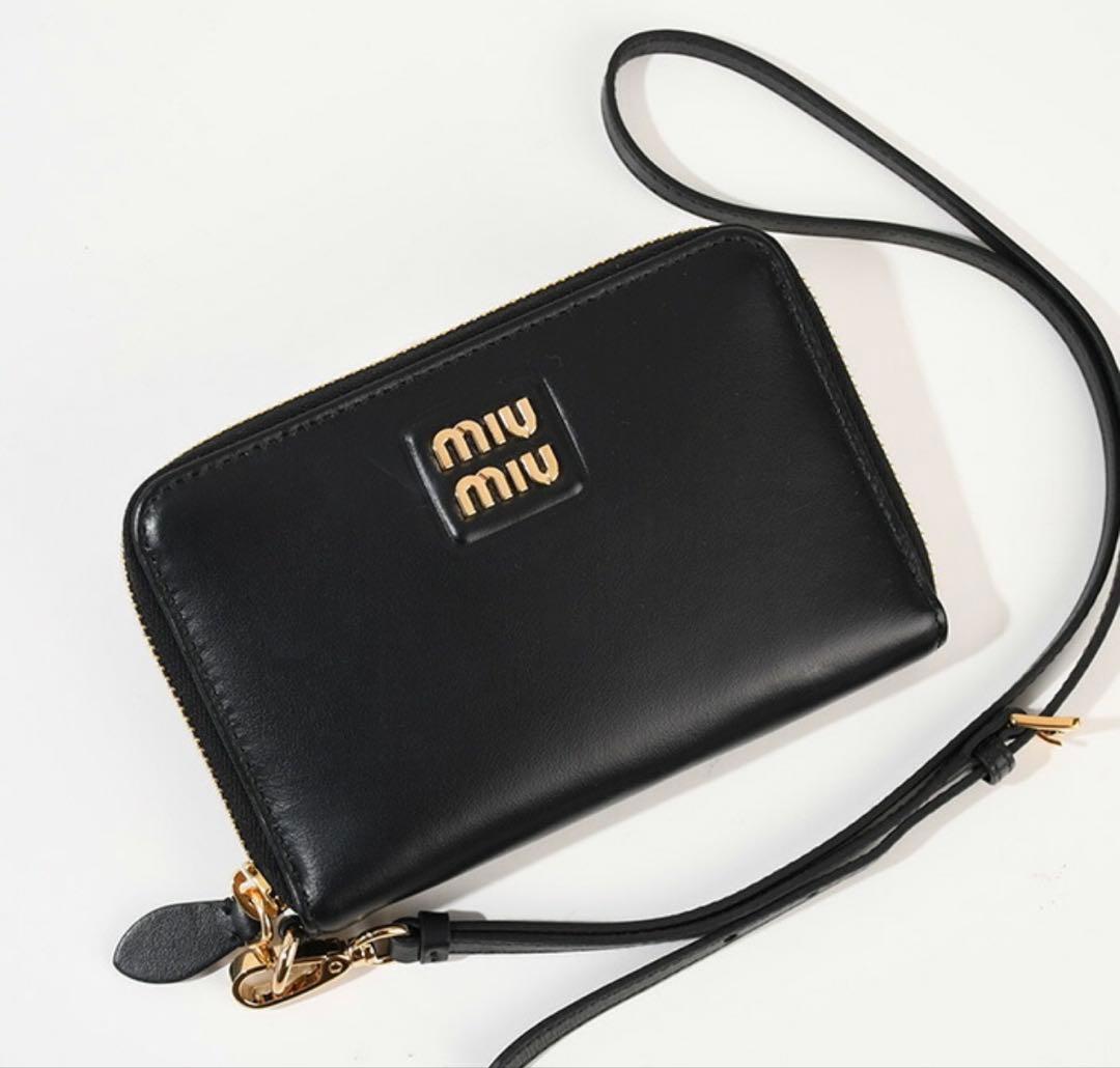 MiuMiu ミュウミュウ パスポートホルダー カードケース