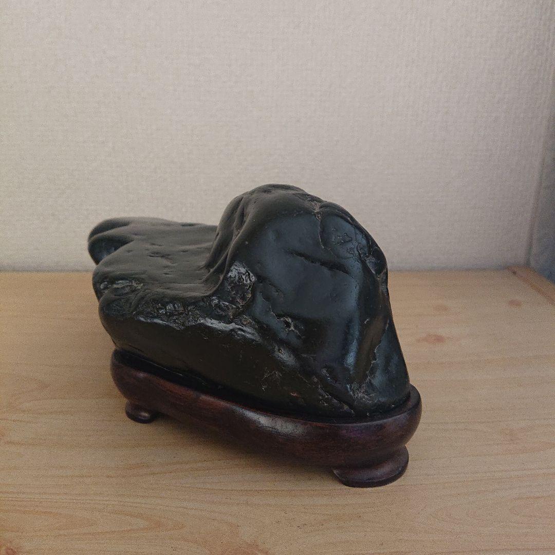 真黒石 2.7㎏ 水石 鑑賞石 プロ台座付き