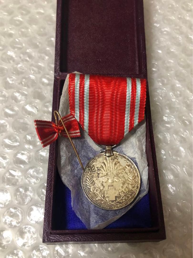 箱付き アンティーク 骨董品 戦時中 メダル 勲章 日本軍 大日本帝国