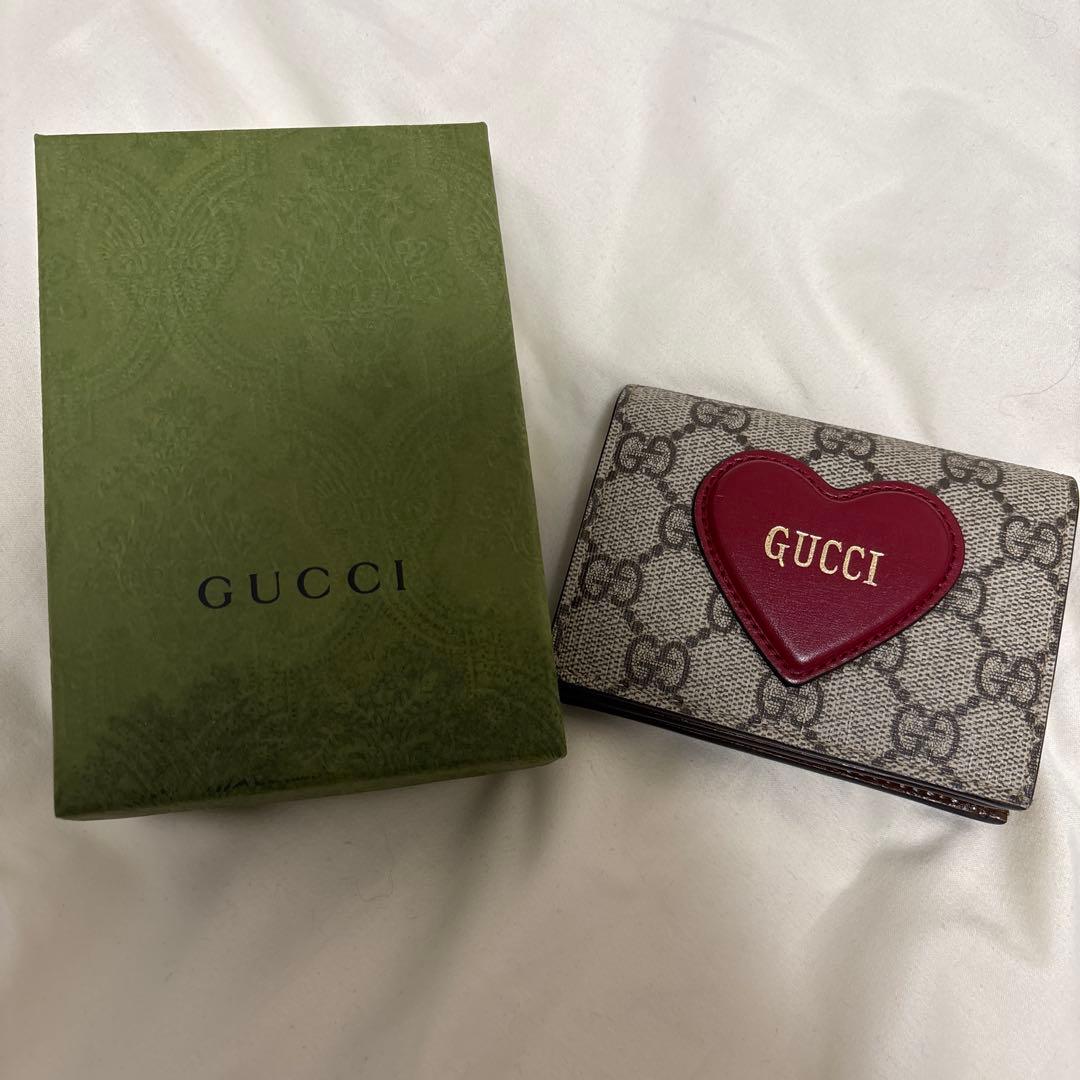 本日限定セール‼️購入希望の方500円引き‼️GUCCI ハート型ロゴ 二つ折り財布