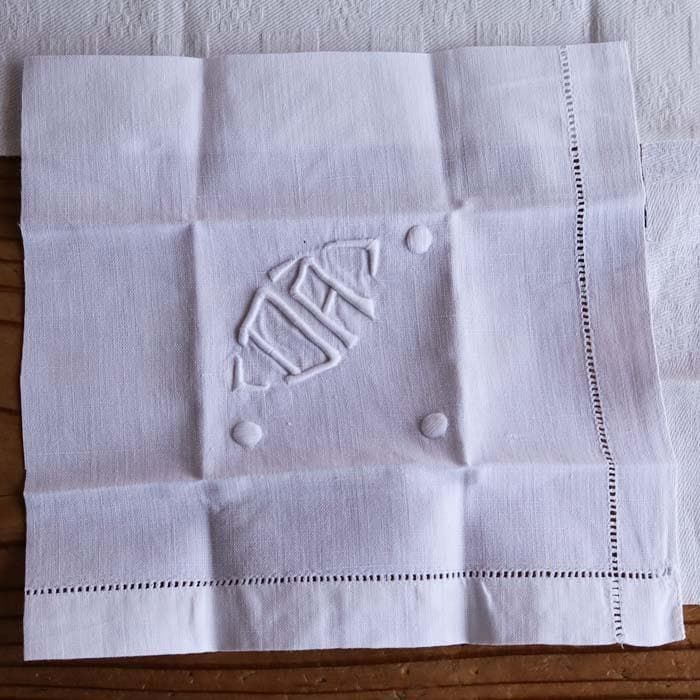【5】たくさん 19枚！フランス アンティーク 手刺繍 イニシャル 端切れ