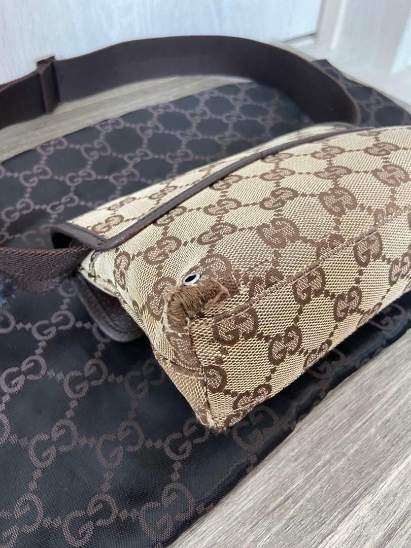 GUCCI ボディバッグ　ショルダーバッグ　GG柄　キャンバス　レザー　ベージュ