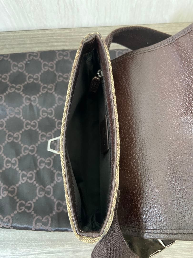 GUCCI ボディバッグ　ショルダーバッグ　GG柄　キャンバス　レザー　ベージュ