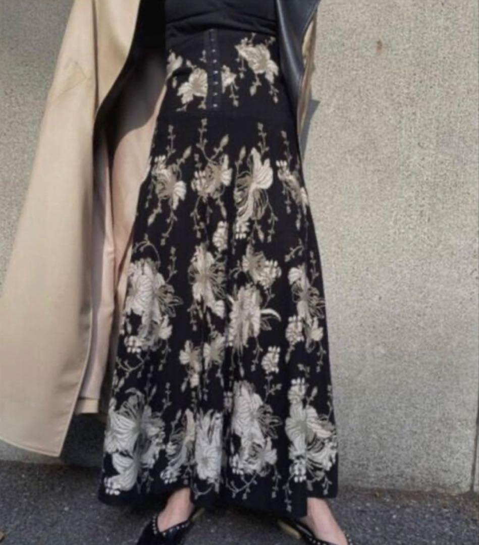 【美品】オーバーハイウエストニットスカート　AMERI VINTAGE 黒花柄