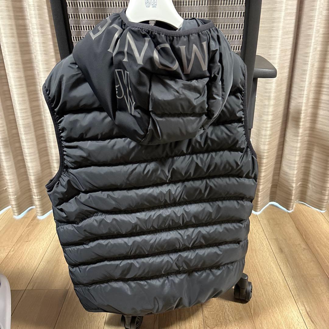 MONCLER ブラック ダウンベスト フード付き　サイズ3