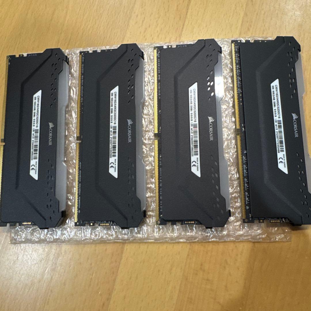 メモリー CORSAIR VENGEANCE RGB PRO DDR4 8x4 32GB