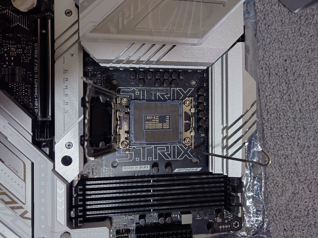 グラフィックボード・グラボ・ビデオカード MSI RTX 4080 16GB AND ASUS Z790 MB SET