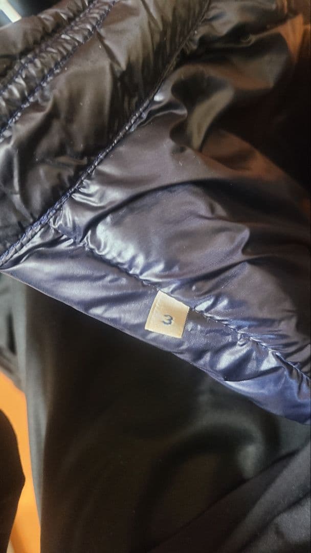 Moncler ネイビー ダウンベスト