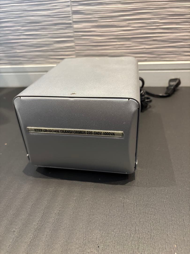 変圧器 TTS-18C 1000VA