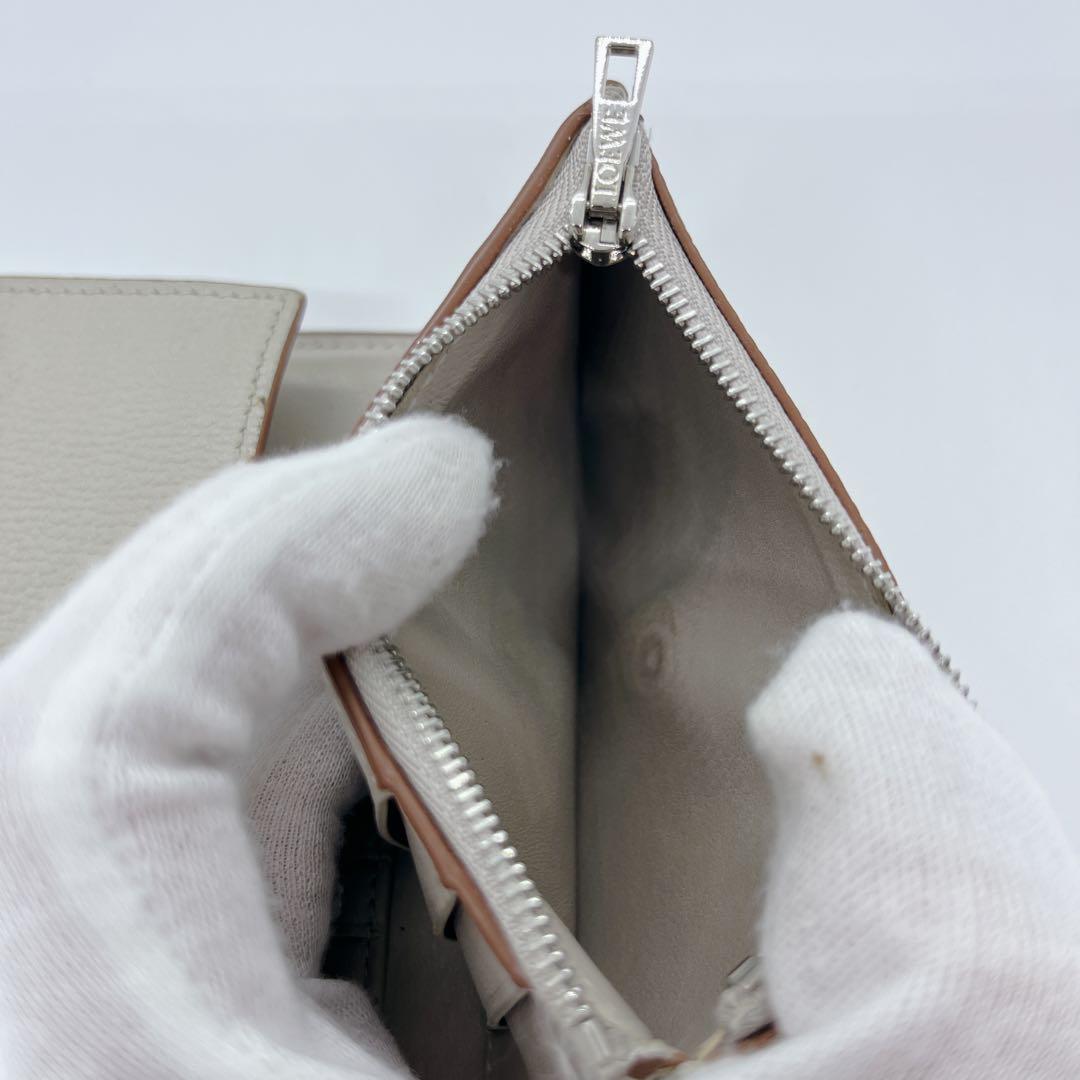 【美品】LOEWE ベージュ 3つ折り財布 アナグラム フリップウォレット 箱付