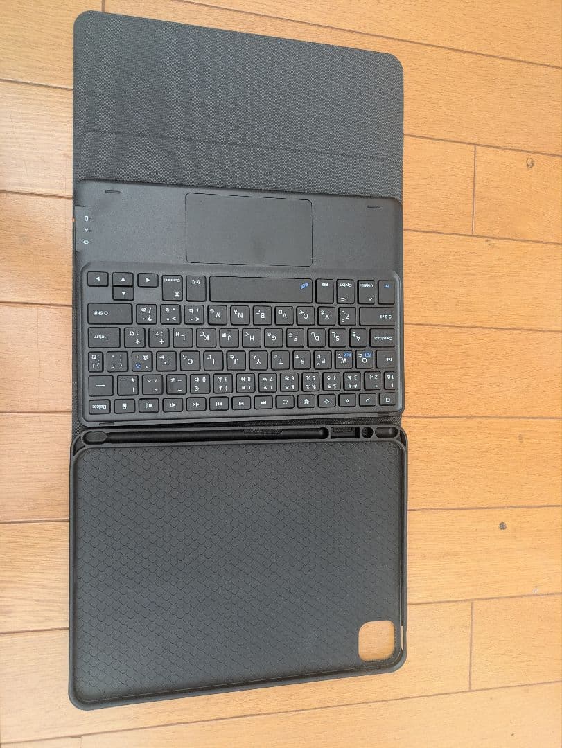 Tom　Pad Air11インチM3　カバーキーボード付き