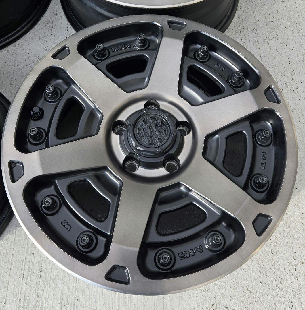 CRIMSON MG ARMOR FF 4本セット　rav4 17インチ