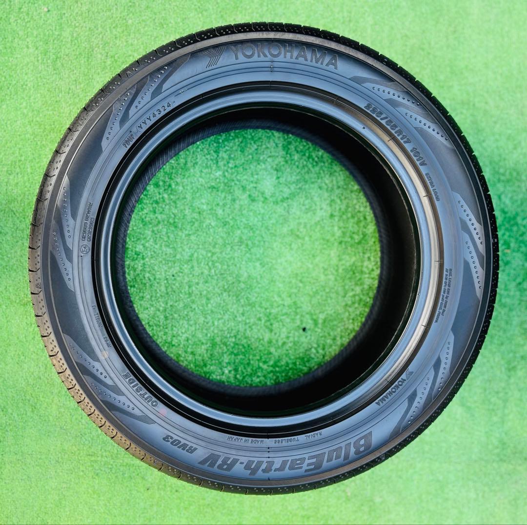 225/55 R17、YOKOHAMA BluEarth-RV03、23,24年