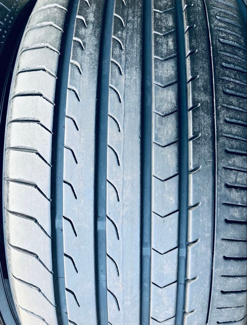 225/55 R17、YOKOHAMA BluEarth-RV03、23,24年