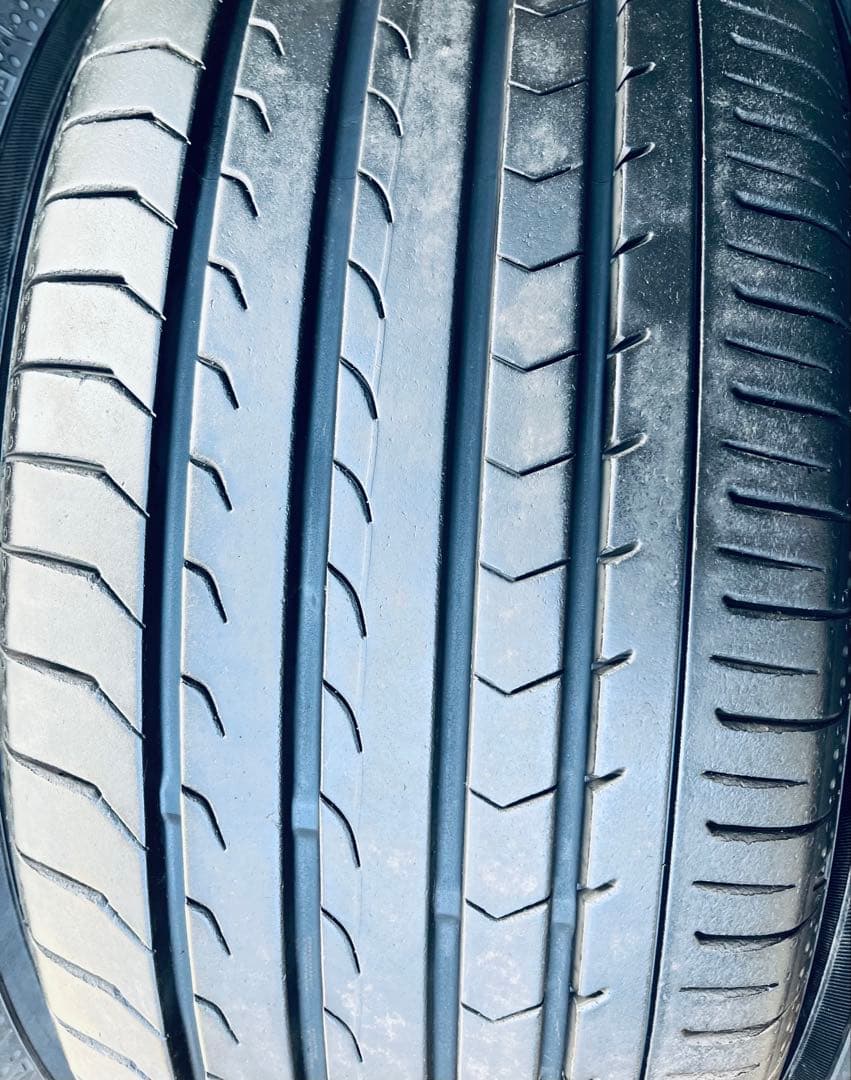 225/55 R17、YOKOHAMA BluEarth-RV03、23,24年