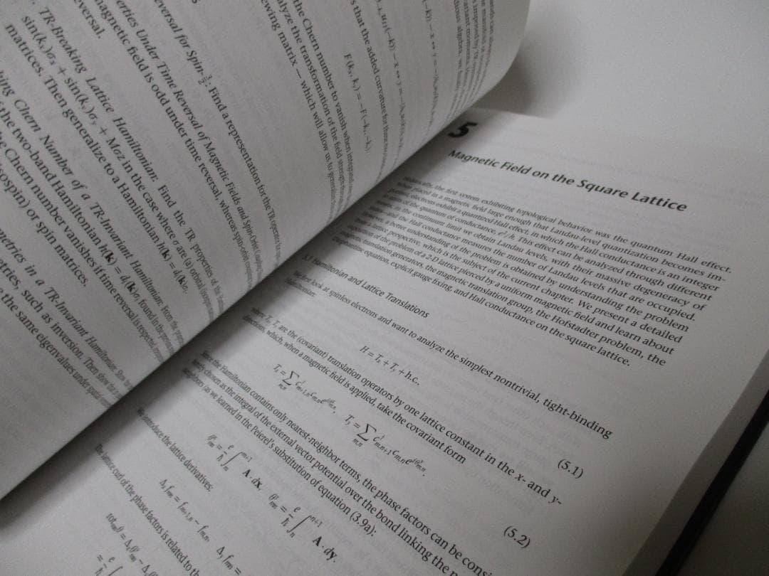 Topological Insulators and　洋書