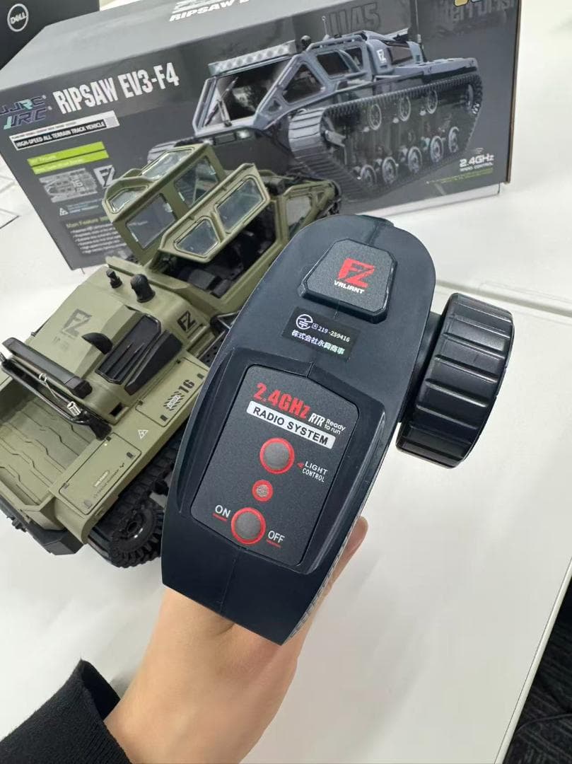 ラジコンカー クローラー RCカー 高速 戦車 2.4Ghz E8812 中古