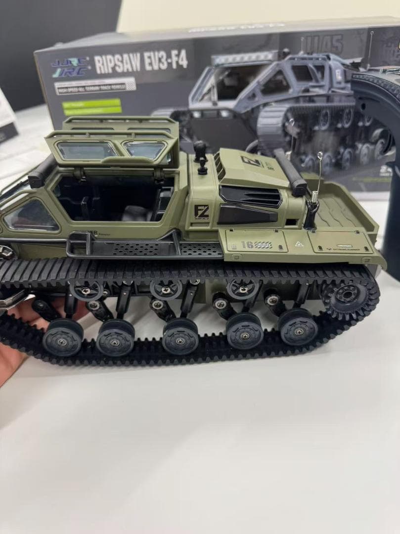 ラジコンカー クローラー RCカー 高速 戦車 2.4Ghz E8812 中古