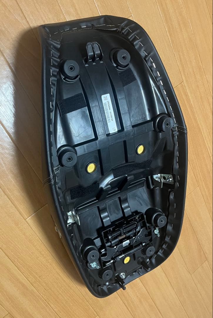 Z900RS 2024年式(8BL) 純正シート ブラック