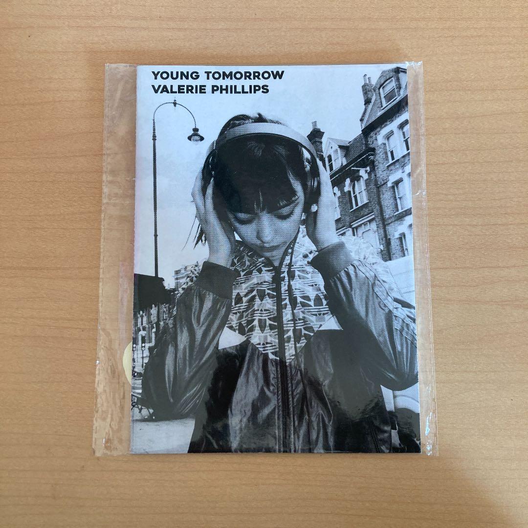 アート・デザイン・音楽 VALERIE PHILLIPS zine