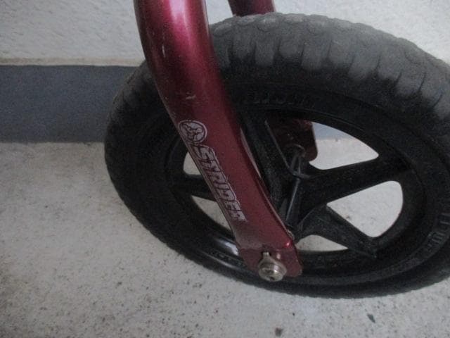 送料無料　ストライダープロ 　STRIDER SPORT レッド　軽量