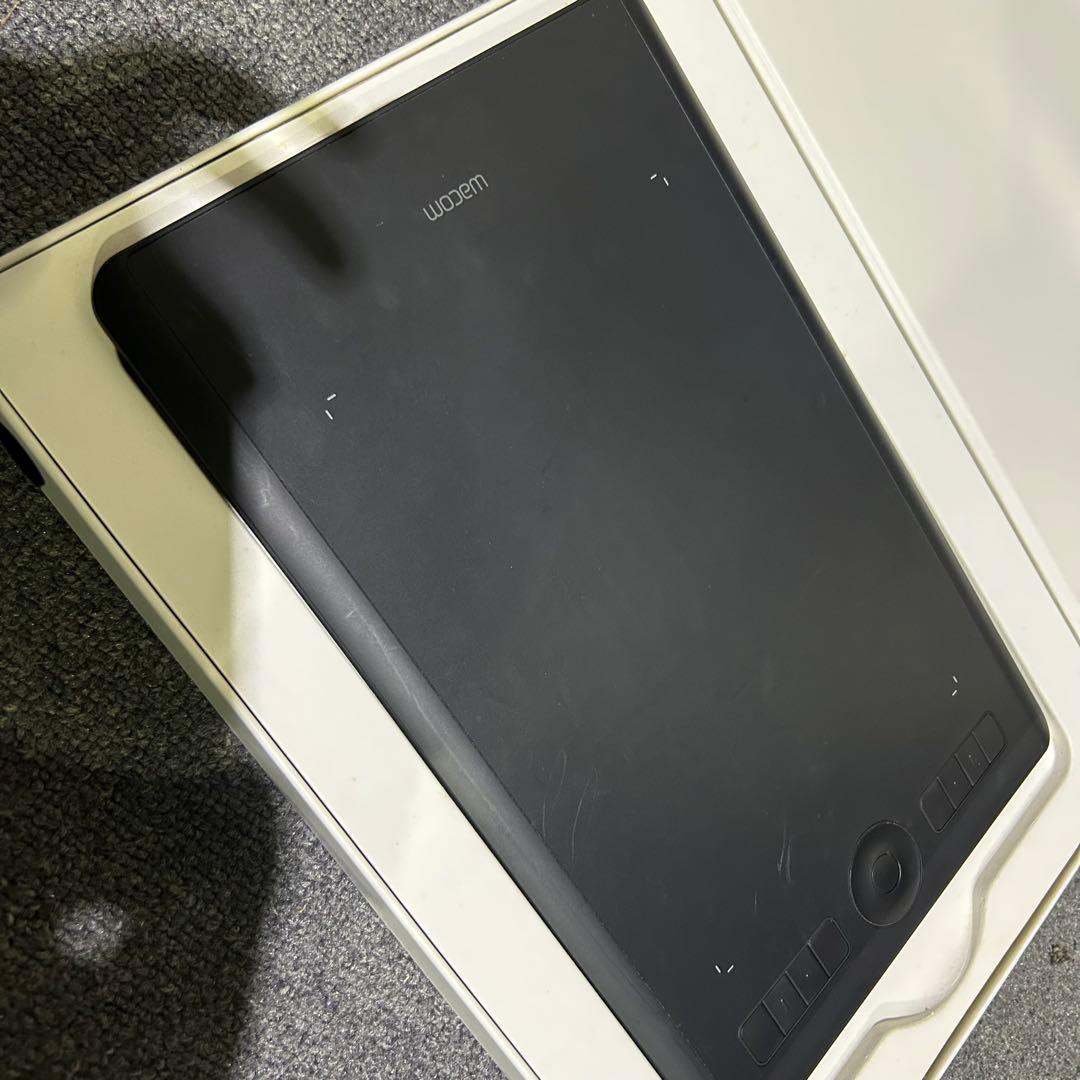 ペンタブレット本体　Wacom Intuos Pro PTH-660