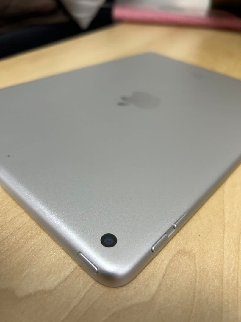 iPad 第6世代 128GB Wi-Fi 箱付属品有 カバー込み　動作確認済