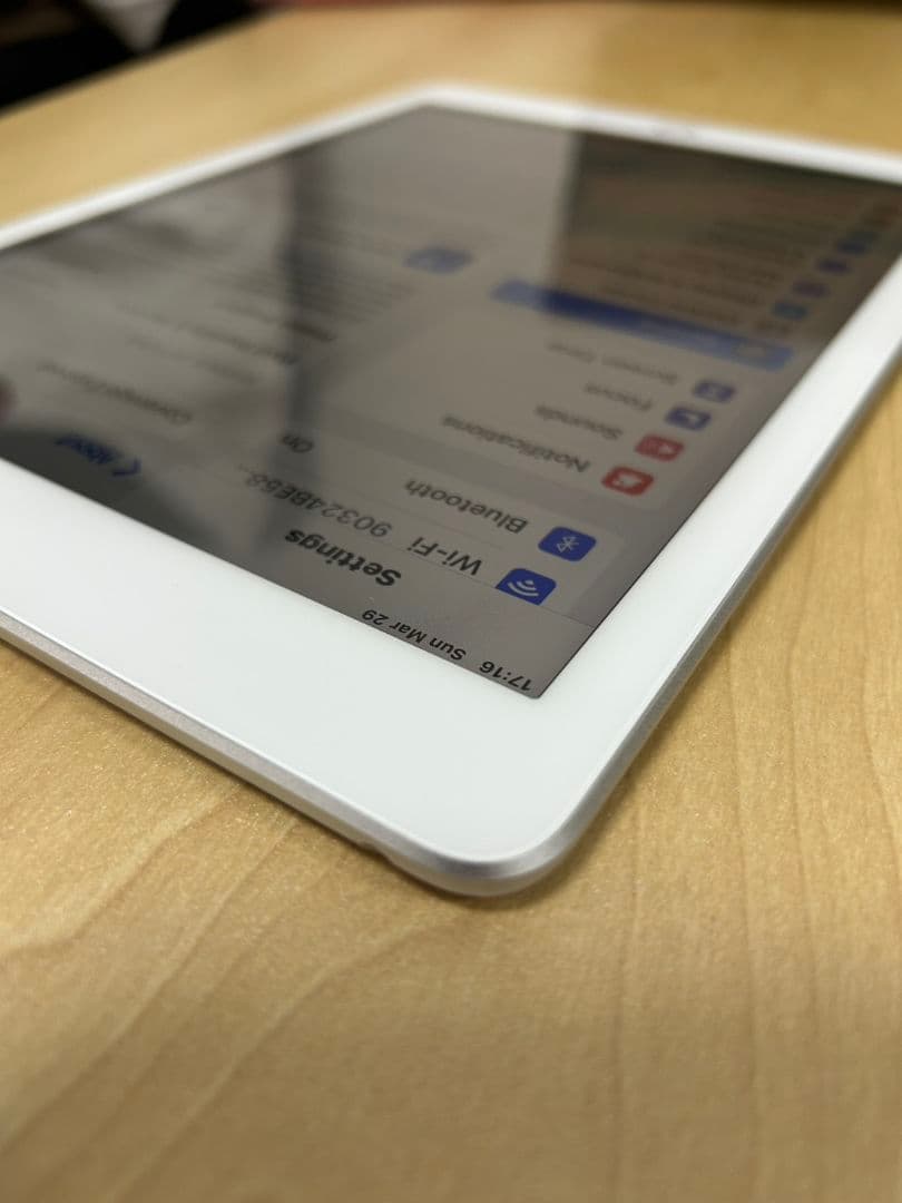 iPad 第6世代 128GB Wi-Fi 箱付属品有 カバー込み　動作確認済