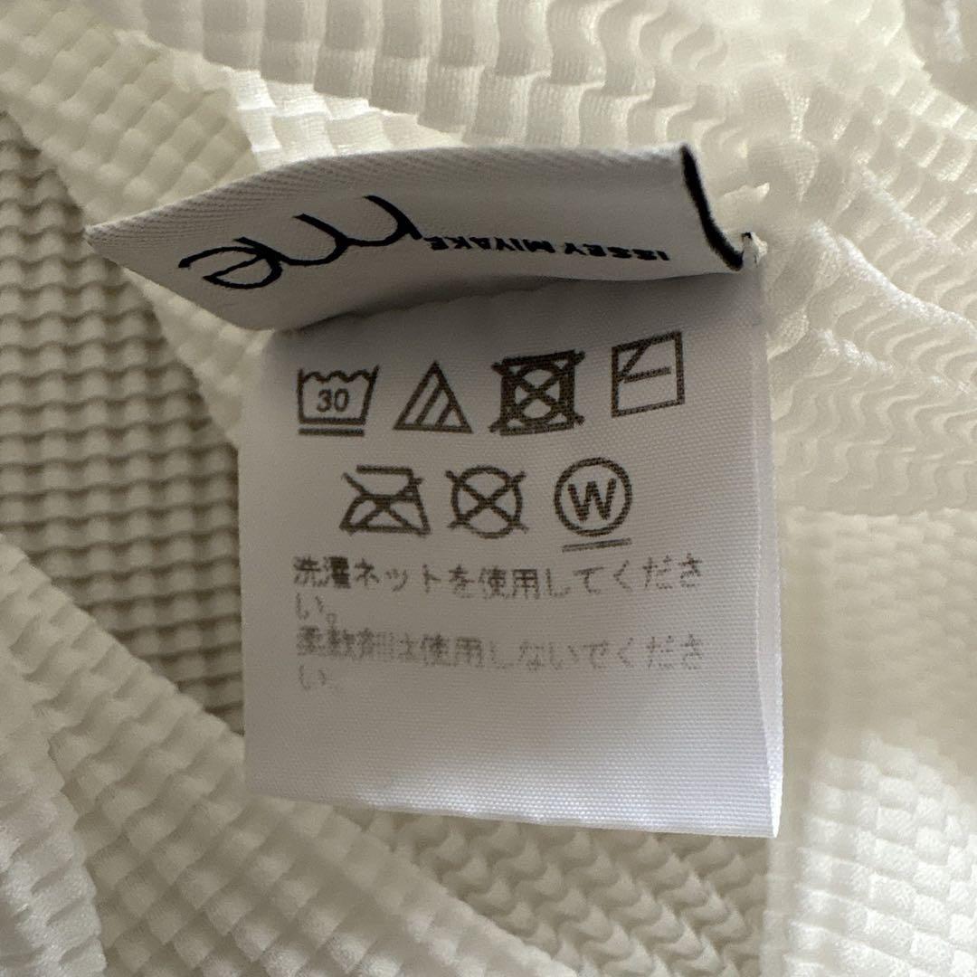 イッセイミヤケme ハイネック 半袖トップス　ホワイト　人気　現行品