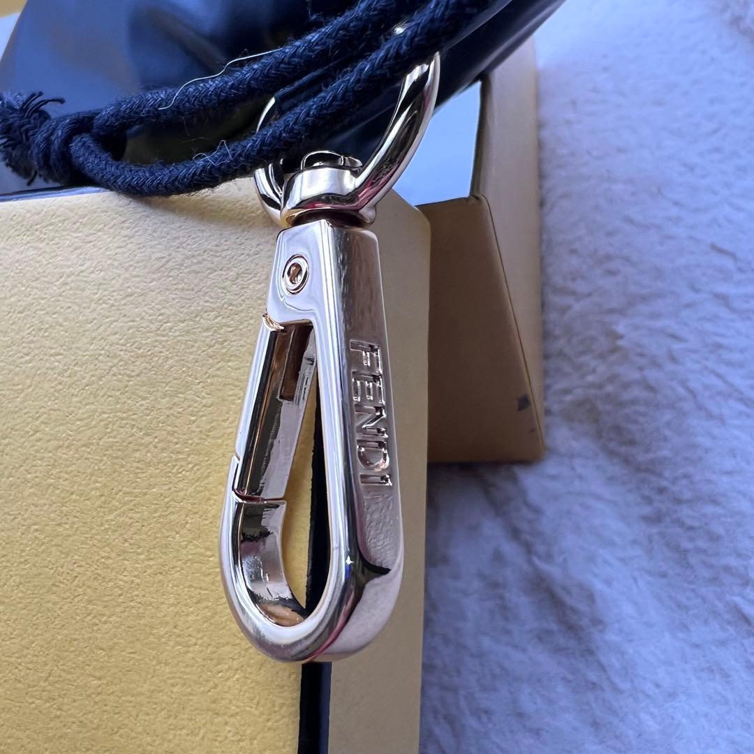 極美品✨FENDI FE40057U 01A 黒 サングラス