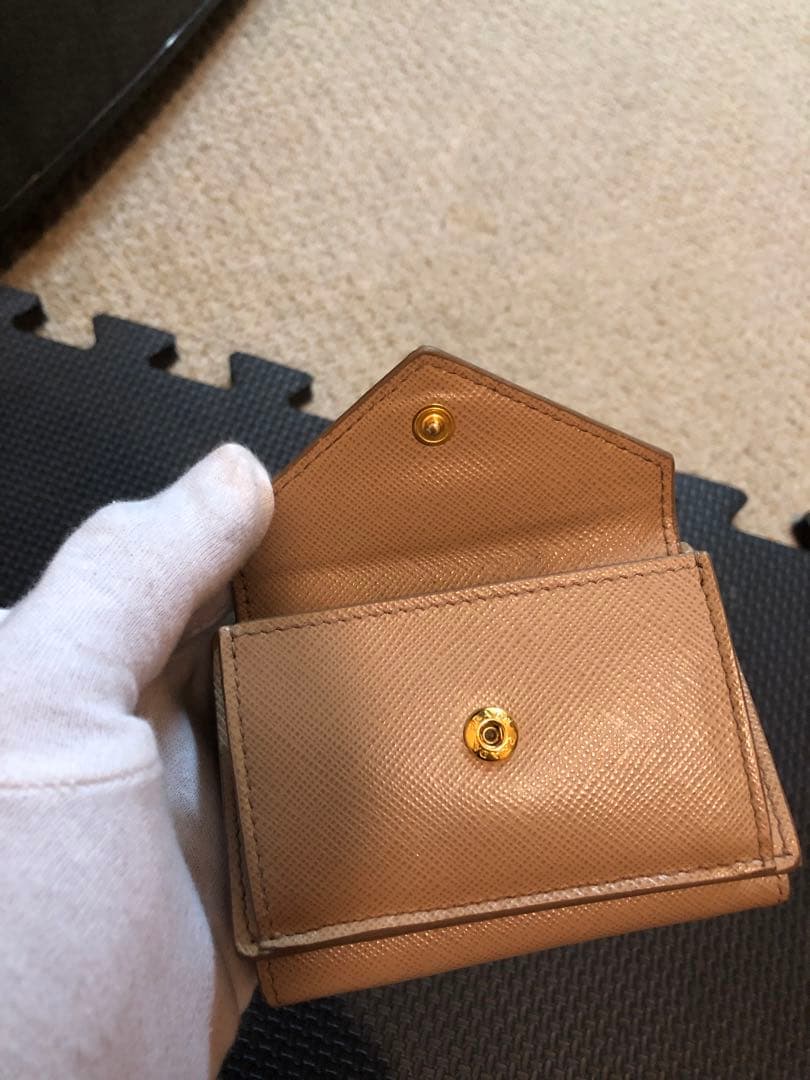 PRADA サフィアーノレザー 三つ折り財布 ブラックICチップ(RFID)搭載