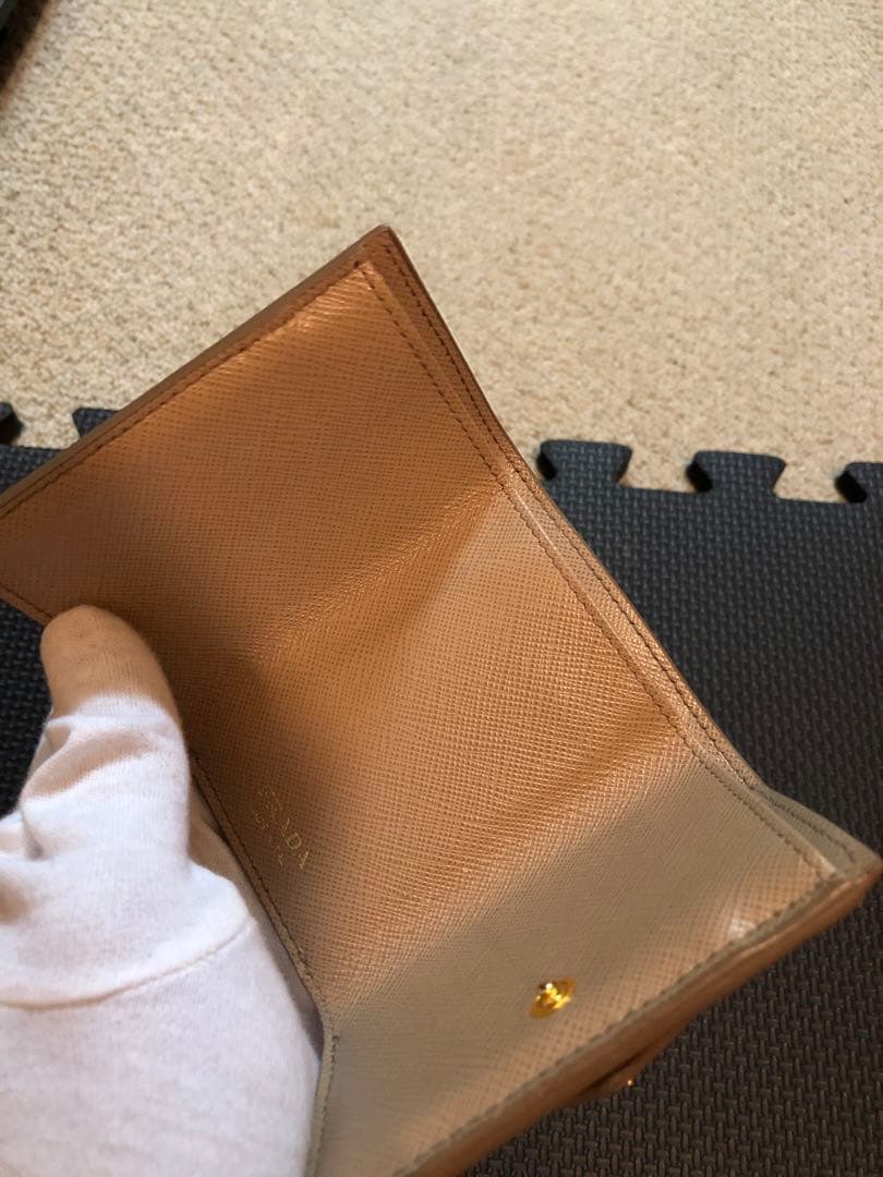 PRADA サフィアーノレザー 三つ折り財布 ブラックICチップ(RFID)搭載