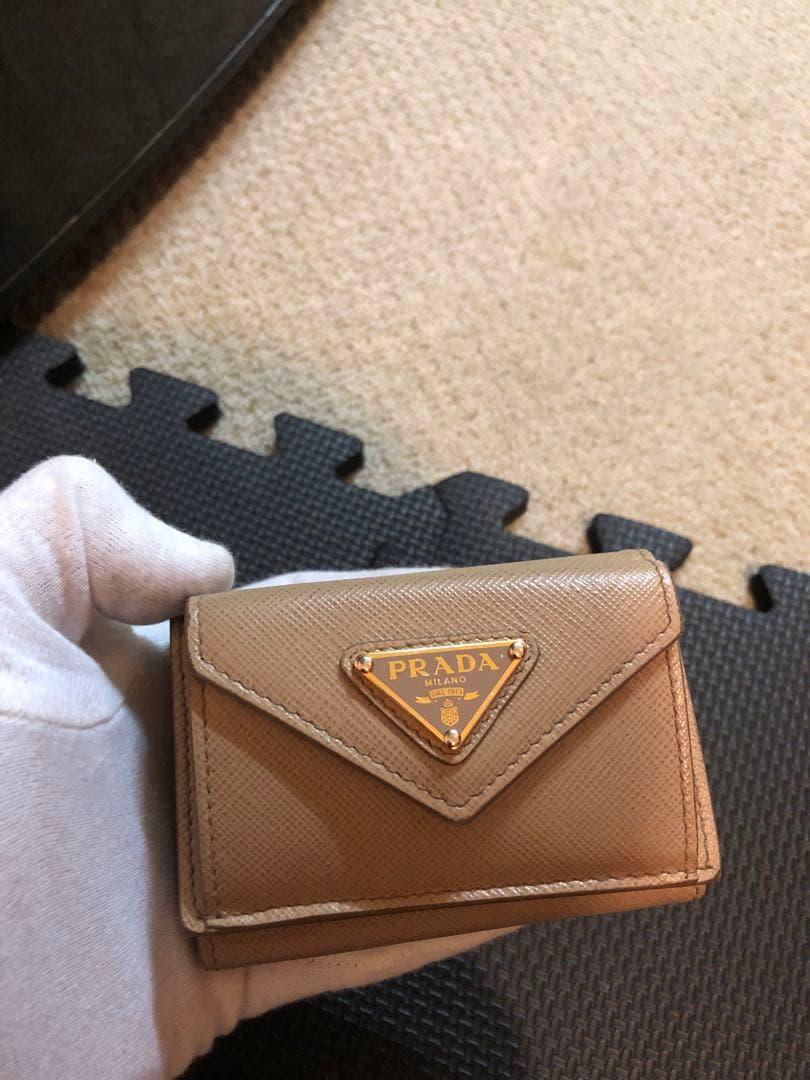 PRADA サフィアーノレザー 三つ折り財布 ブラックICチップ(RFID)搭載