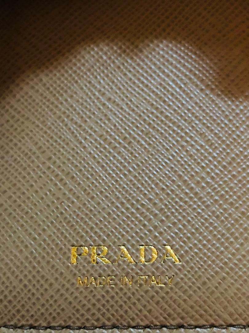 PRADA サフィアーノレザー 三つ折り財布 ブラックICチップ(RFID)搭載