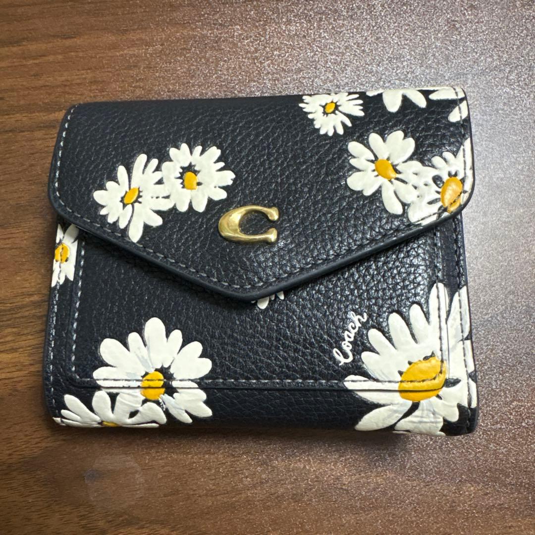 COACH デイジー柄 三つ折り財布