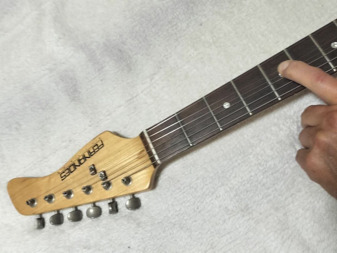 フェルナンデス ストラトキャスター アイボリー LE-1Z