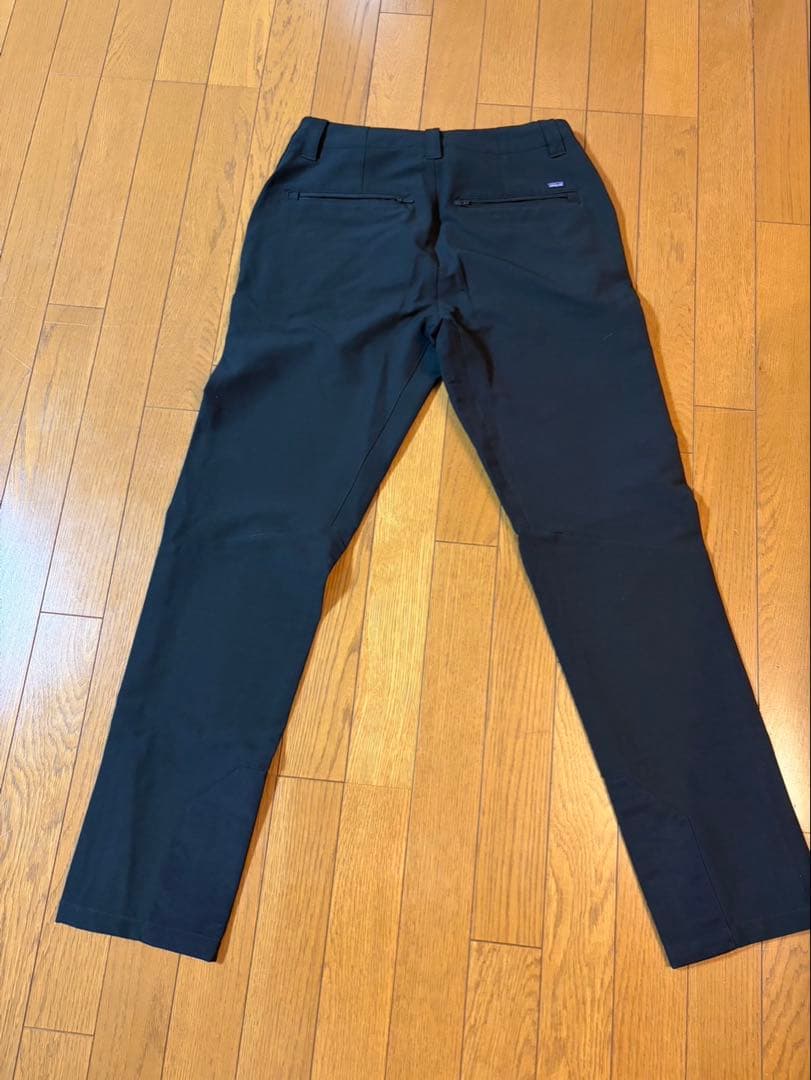 Patagonia スリムフィット ブラックパンツ