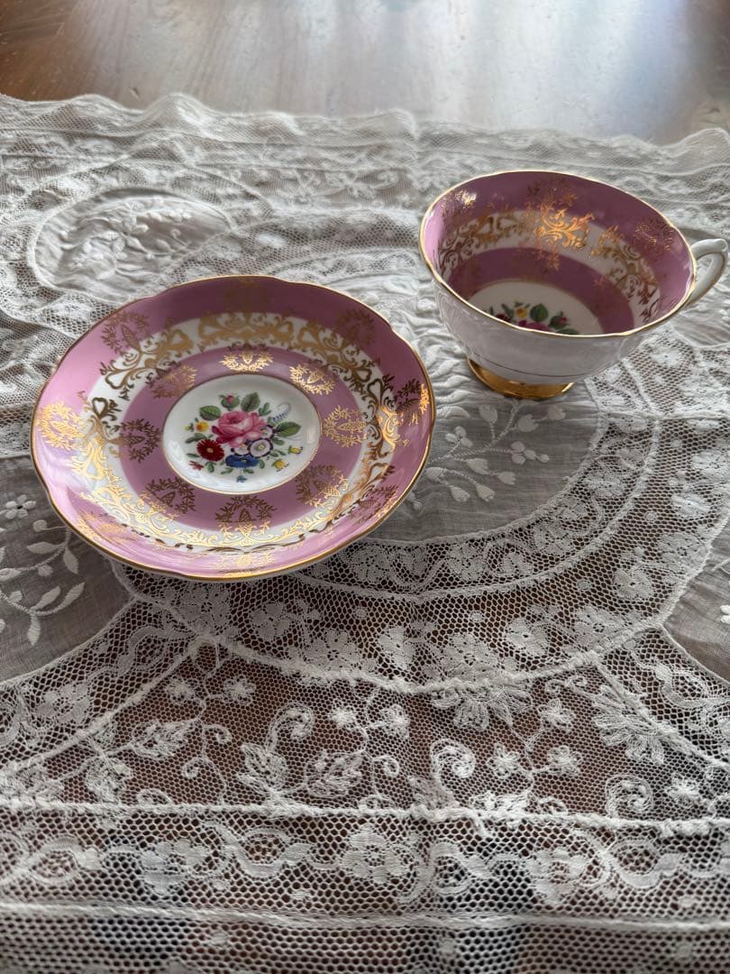 未*来様 英国ロイヤルグラフトン ピンク＆ゴールド 豪華金彩 カップ＆ソーサー