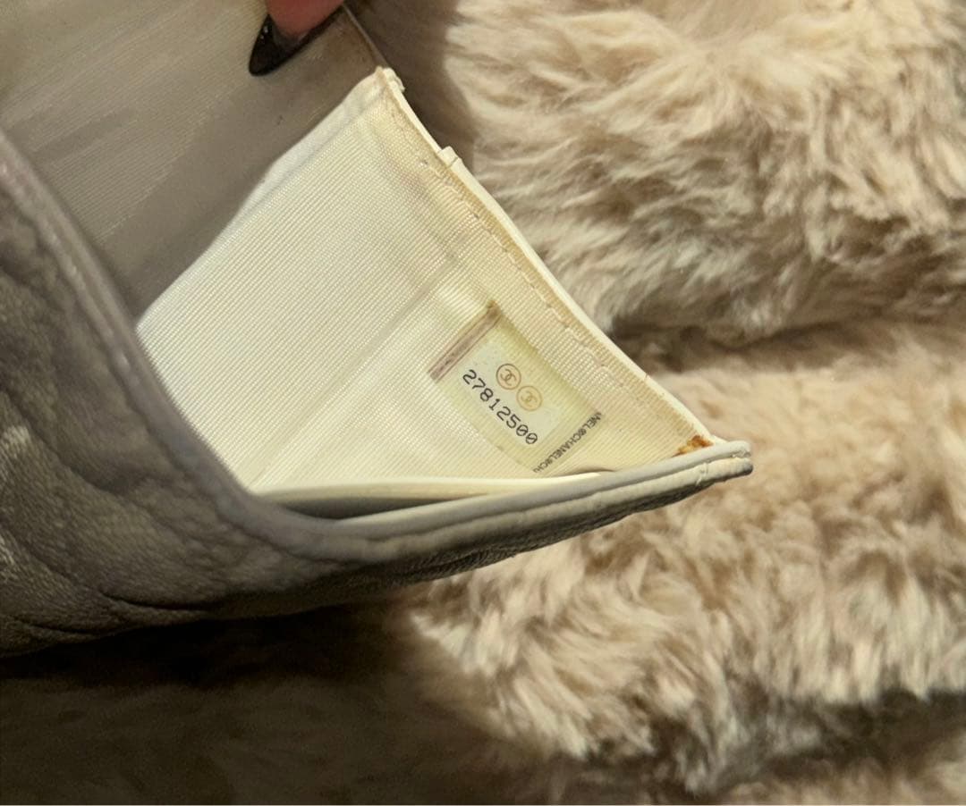 【値下げ中】CHANEL 三つ折り財布 ホワイト キルティング