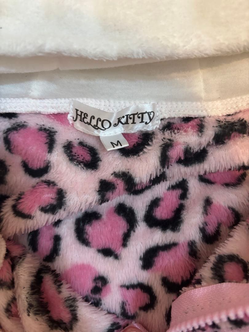 HELLO KITTY ヒョウ柄フード付きパジャマ Mサイズ