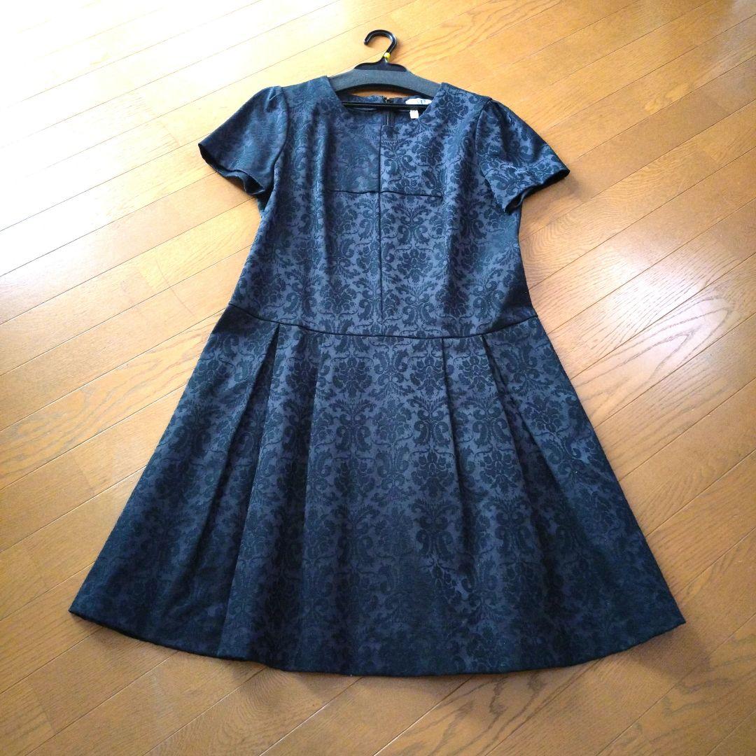 IKUKOの 黒 ダマスク柄 半袖 ワンピース