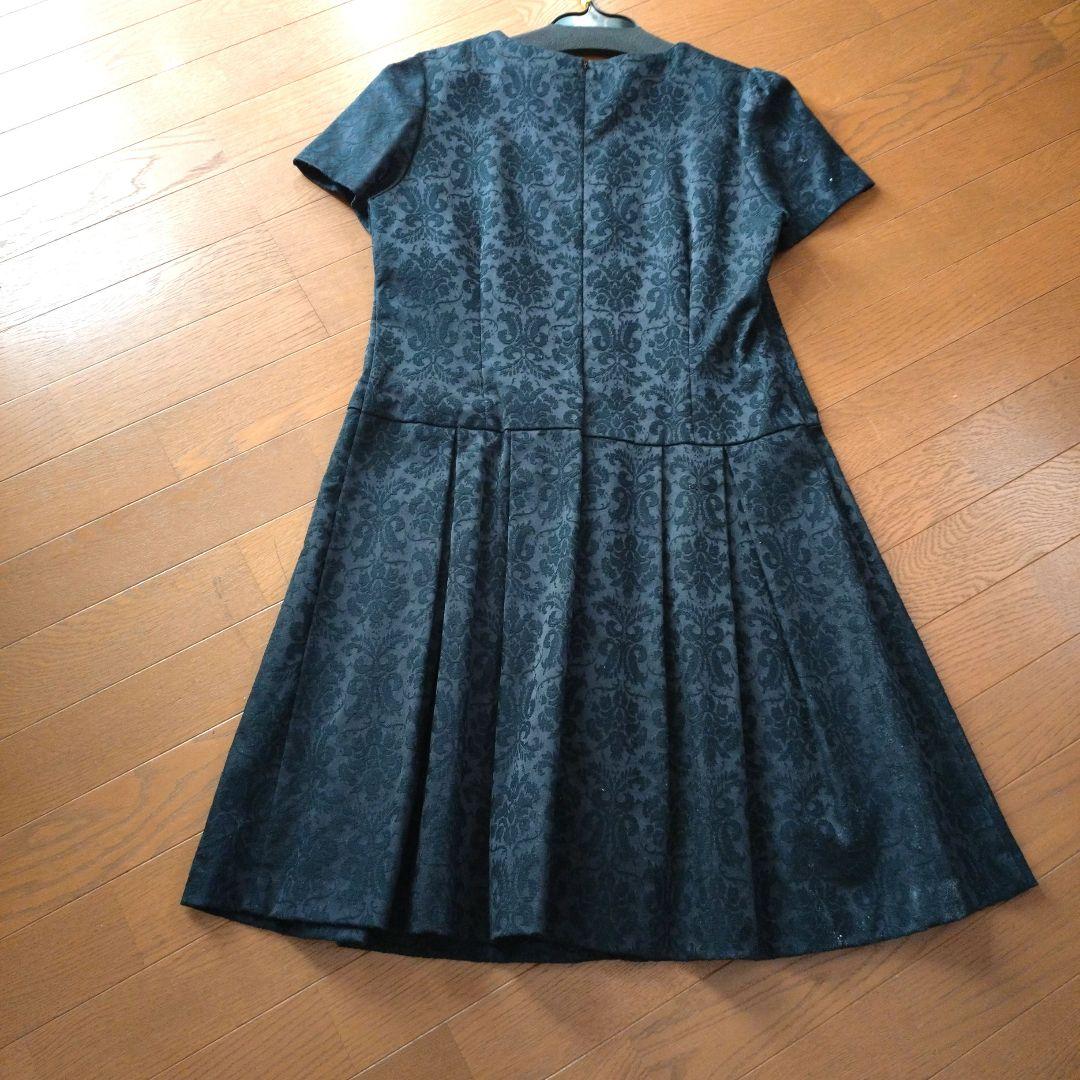 IKUKOの 黒 ダマスク柄 半袖 ワンピース