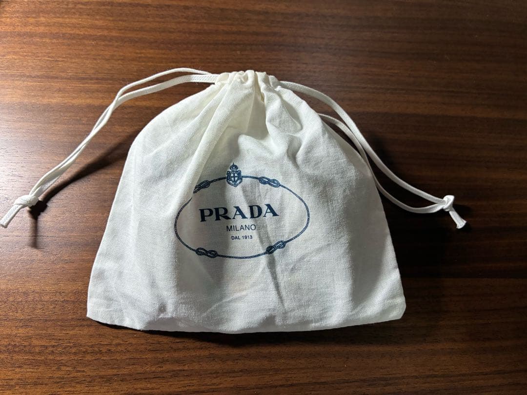 PRADA 二つ折財布