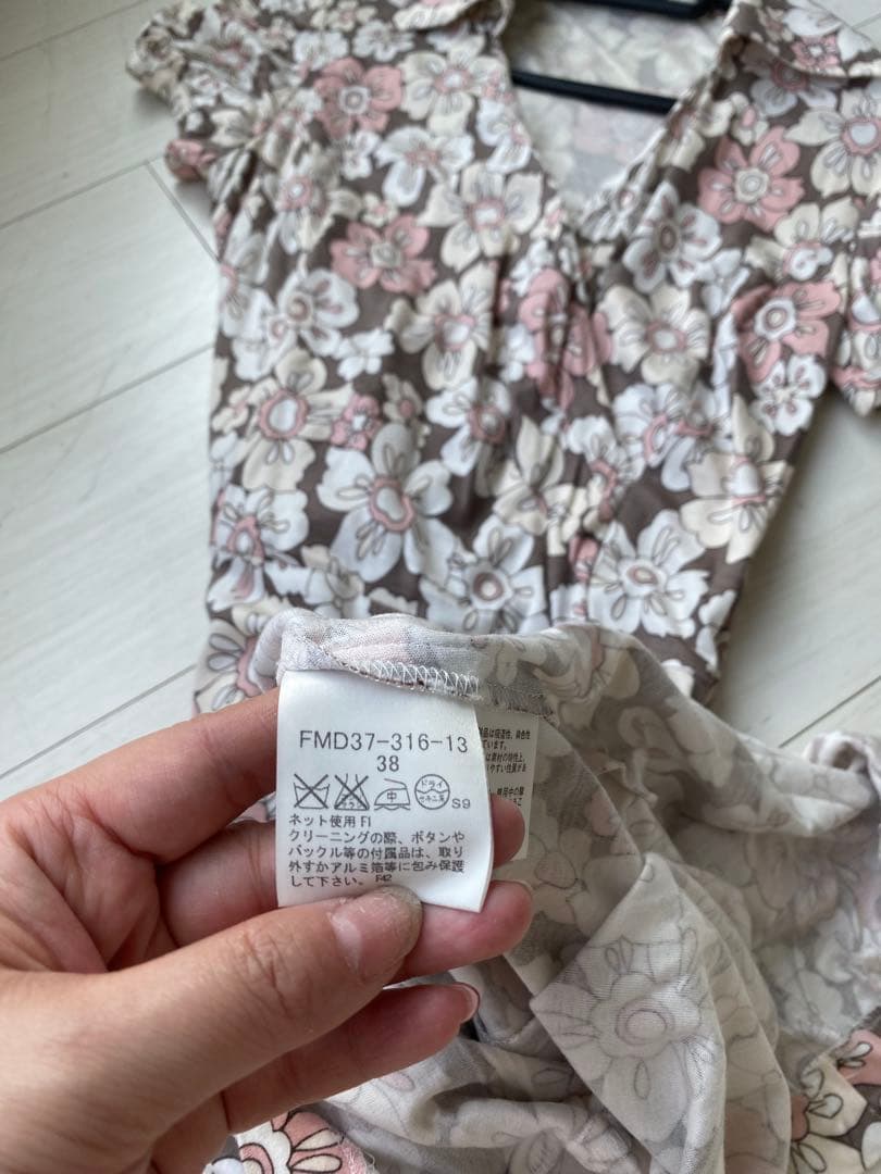美品 バーバリーロンドン 花柄ワンピース 38 定価5.8万