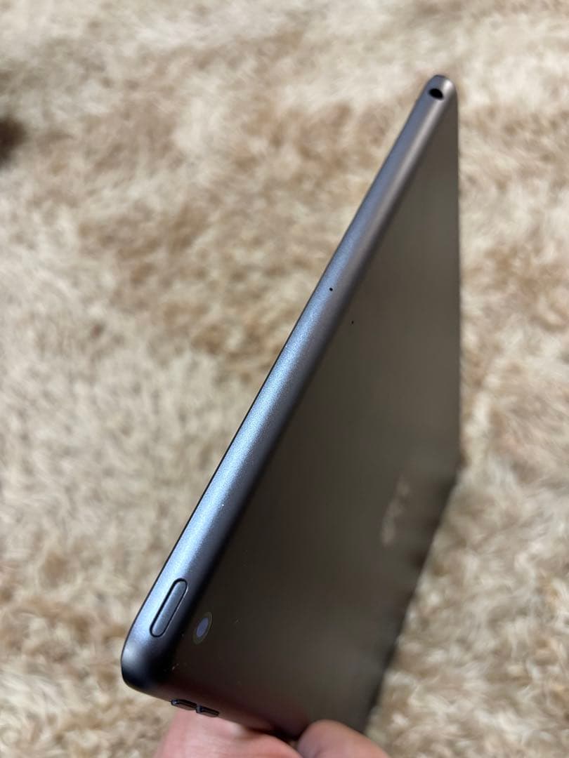 Apple iPad 第8 32GB 美品　★コネクタ訳あり